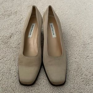 Ann Taylor pump - size 6